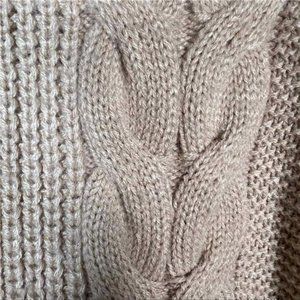 Elegant Ivory Knit Sweater with Unique Cable Pattern S Size L B 109